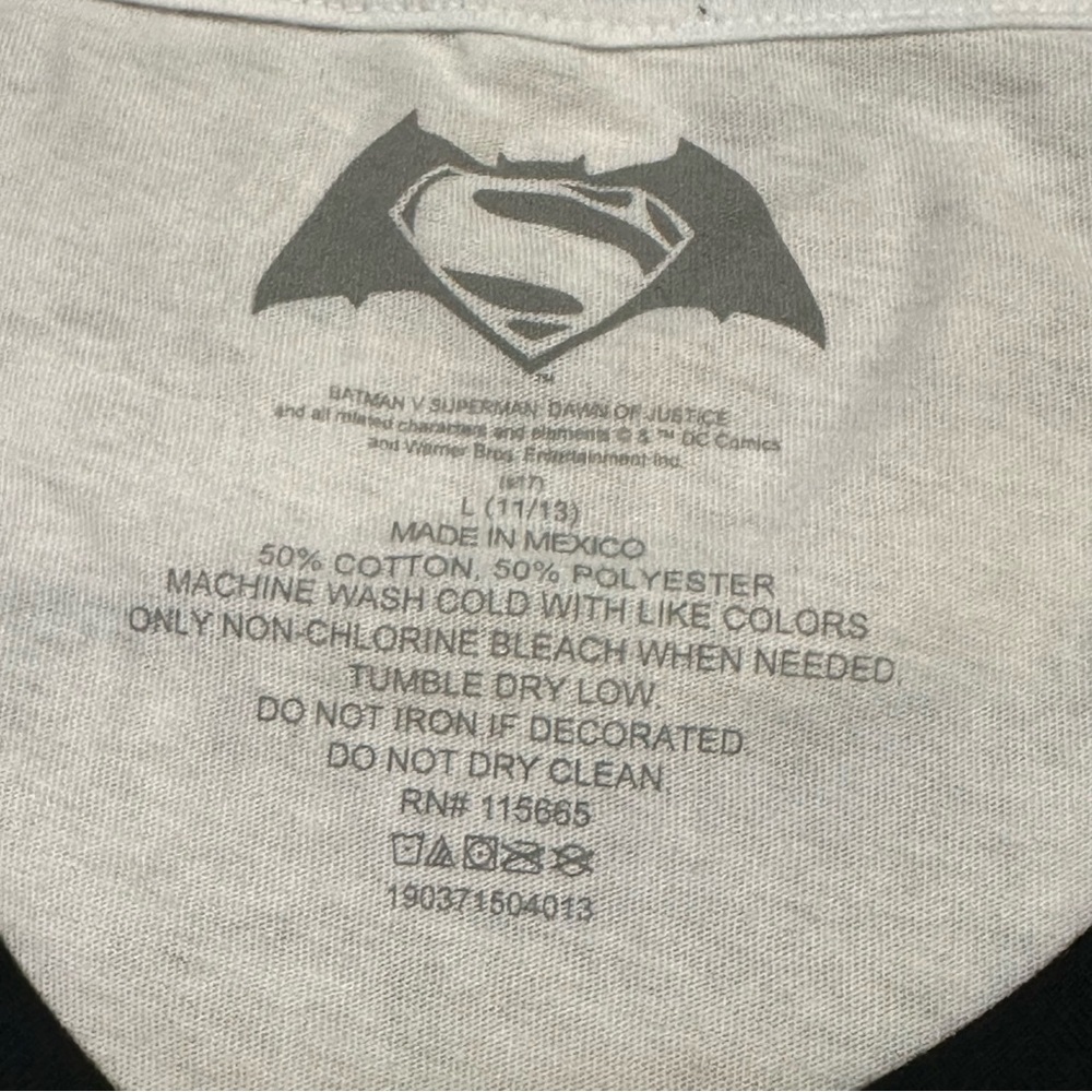 Warner Bros Gray and White Graphic Fitted T-Shirt size L (11-13) - Picture 11 of 11